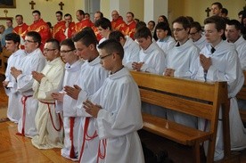 W czasie Mszy św., pod przewodnictwem ks. Marka Jarosza - rektora WSD, 17 ministrantów otrzymało błogosławieństwo do pełnienia posługi ceremoniarza