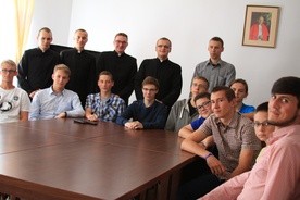 Uczestnicy sierpniowych rekolekcji powołaniowych w płockim seminarium