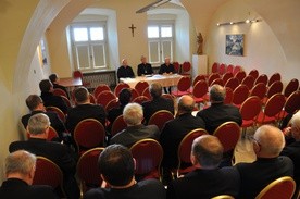 Spotkanie duszpasterzy w sprawie rekolekcji kerygmatycznych w Płocku i okolicach odbyło się w Opactwie Pobenedyktyńskim