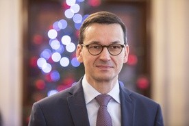 Premier: W drugim dniu Świąt szczepionki dotrą do Polski