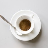 Kawa - wady i zalety. Poznaj 5 dobrych i złych skutków picia "małej czarnej"