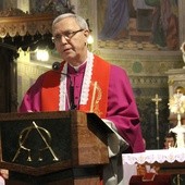 Bp Piotr Libera jest kaznodzieją w czasie tegorocznych nabożeństw Gorzkich Żali w płockiej katedrze