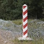 Większość Polaków nie chce wpuszczania do kraju uchodźców z granicy polsko-białoruskiej