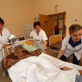 Abp Wiktor Skworc do pielęgniarek i położnych: Waszą misją jest służba życiu