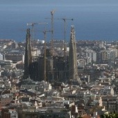 Media hiszpańskie: Furgonetka wjechała w tłum ludzi w Barcelonie