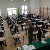 Egzaminy się odbędą, ale większość szkół strajkuje