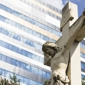 Zasłonięte krzyże | Kościół w świecie wojny w Ukrainie | Reformy w Watykanie | Prześladowania w Bangladeszu