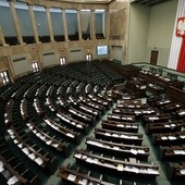 Sejm za ustawą obniżającą uposażenia parlamentarzystów o 20 proc. 