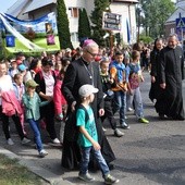 Ogólnopolska pielgrzymka dzieci i młodzieży rozpoczęła się przy kościele farnym w Przasnyszu - świątyni, w której św. Stanisław Kostka przyjął sakrament chrztu św.