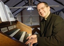 Ks. dr Wiesław Hudek: Nie wyobrażam sobie piękniejszego budulca wspólnoty Kościoła nad muzykę liturgiczną