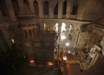 Jerozolima: Kościoły chrześcijańskie współpracują przy odnowie posadzki w Bazylice Grobu Pańskiego