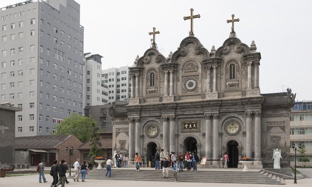 Chiny: Władze coraz bardziej zaostrzają walkę z "kościołami domowymi"