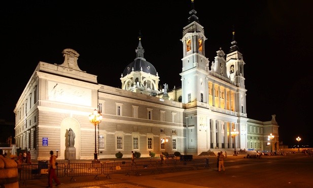 W katedrze w Madrycie odprawiono mszę żałobną za ofiary epidemii koronawirusa