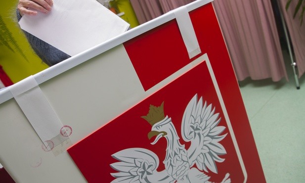 Premier Morawiecki: Jest plan, żeby o kilka miesięcy czy o pół roku przesunąć wybory samorządowe
