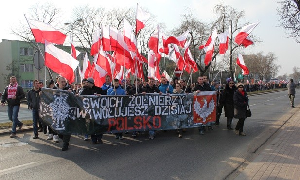 Marsz pamięci ze Starego Rynku na płocką Stanisławówkę