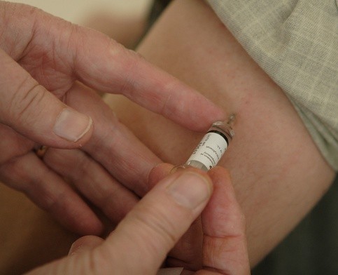"DGP": Setki pacjentów dostały wadliwą szczepionkę