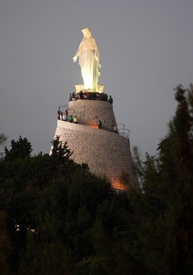 Posąg Maryi w libańskiej Harisie