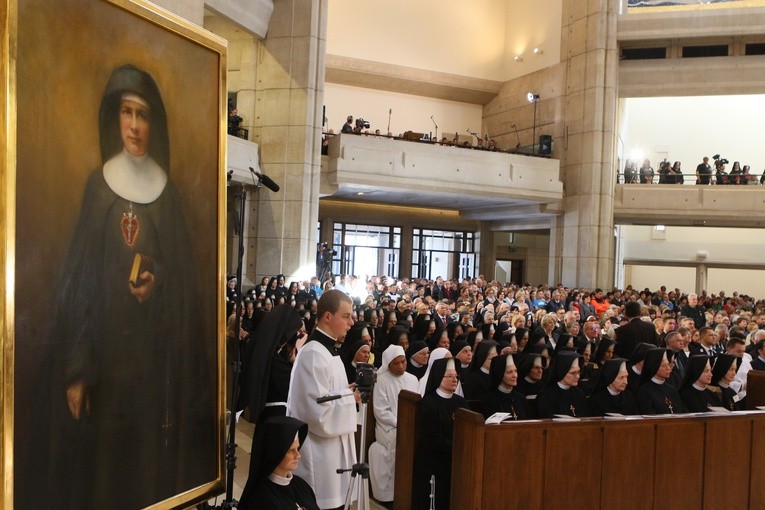 Obraz bł. Klary Ludwiki Szczęsnej był wystawiony 27 września 2015 roku, w czasie uroczystości beatyfikacyjnych w sanktuarium św. Jana Pawła II w Krakowie