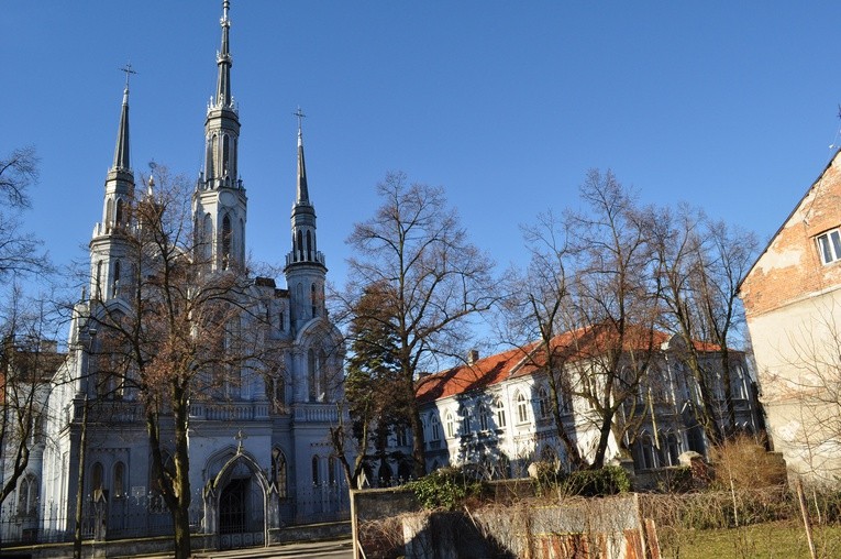 Świątynia Miłosierdzia i Miłości - katedra Kościoła Starokatolickiego Mariawitów przy ul. Kazimierza Wielkiego w Płocku jest siedzibą biskupa naczelnego