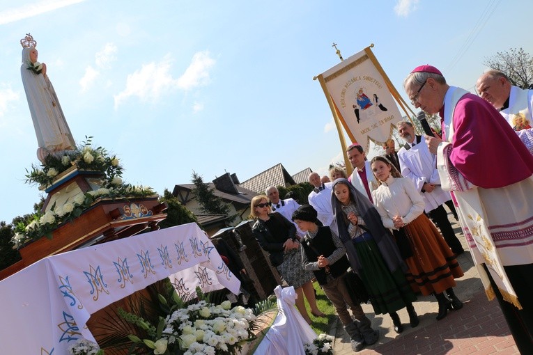 Diecezjalne uroczystości 100. rocznicy objawień fatimskich rozpoczęła modlitwa różańcowa