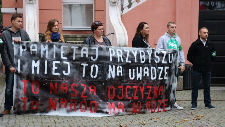 Polska mniej atrakcyjna dla starających się o azyl?