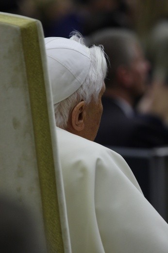 Jak czuje się 95-letni Benedykt XVI?