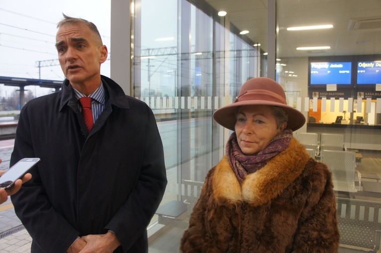Senator Jan Maria Jackowski i posłanka Anna Cicholska wyrazili zadowolenie, że Pendolino wreszcie zatrzymuje się w Ciechanowie