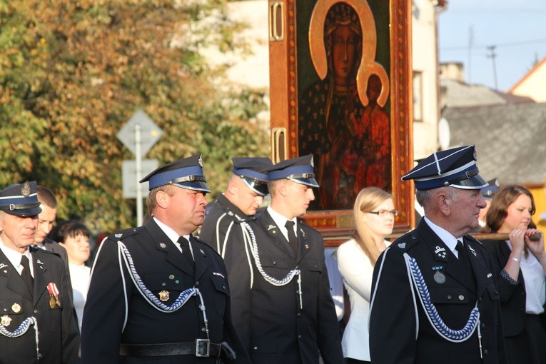 Procesja z obrazem Matki Bożej Częstochowskiej ulicami Bielska