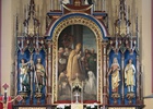 Łańcut 23 04 2026
Kościół farny pw. Św. Stanisława Biskupa
Sanktuarium Matki Bożej Szkaplerznej
Neogotycki ołtarz główny autorstwa Kazimierza Mieczysława Chodzińskiego z 1897 r. W nim obraz Wskrzeszenie Piotrowina autorstwa Józefa Reichana z 1860 r. Po bokach rzeźby patronów kolatorów kościoła: św. Jerzy, św. Alfred, św. Elżbieta i św. Roman.
FOTO:HENRYK PRZONDZIONO /FOTO GOŚĆ