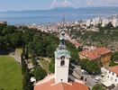 Chorwacja  05 - 07 06 2024

Narodowe Sanktuarium Maryjne na przedmieściach Rijeki.  Chorwacki Nazaret - najstarsze i najsłynniejsze sanktuarium maryjne w zachodniej Chorwacji położone na wzgórzu, na którym pojawił się Święty Dom Nazaretański w 1291, cudownie przeniesiony przez aniołów.  N/z widok z drona na bazylikę 

FOTO:HENRYK PRZONDZIONO /FOTO GOŚĆ