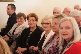 Uczestnicy sympozjalnych obrad w Sali Barokowej Opactwa Pobenedyktyńskiego