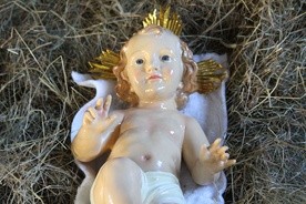 Aniołek, Dzieciątko, Gwiazdor czy św. Mikołaj - kto przynosi prezenty?