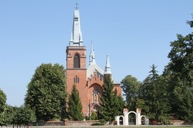 Kościół - a obecnie również maryjne sanktuarium - został poświęcony 110 lat temu przez bp. Antoniego Juliana Nowowiejskiego.