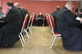 Spotkanie biskupa płockiego z nowomianowanymi dekanalnymi duszpasterzami młodzieży i Liturgicznej Służby Ołtarza