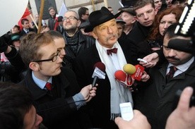 Korwin-Mikke wszedłby do Sejmu