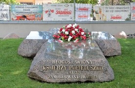 Przy kościele św. Stanisława Kostki