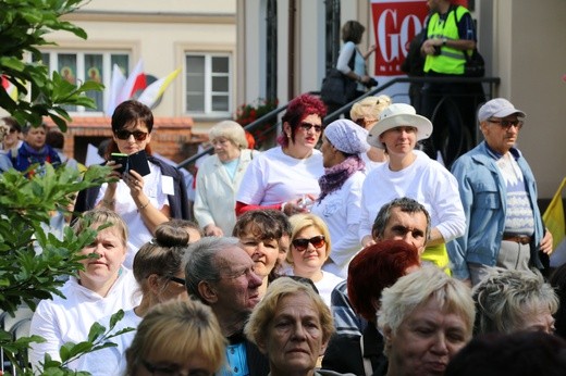 Ewangelizacja przed katedrą. 1