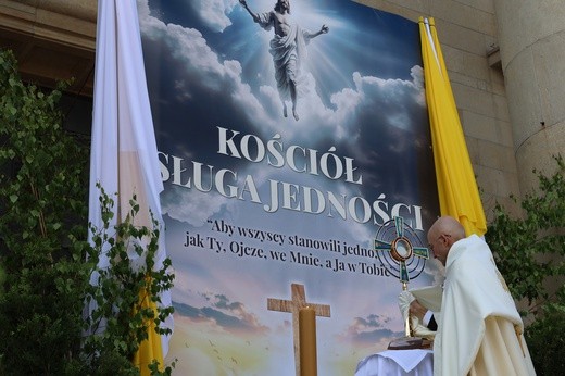 Katowice. Procesja ulicami miasta