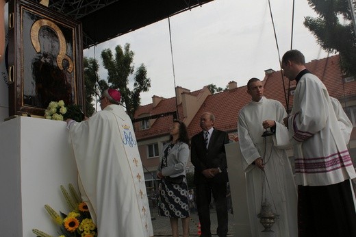 Pułtusk. Msza św. na rozpoczęcie nawiedzenia. Cz. 2