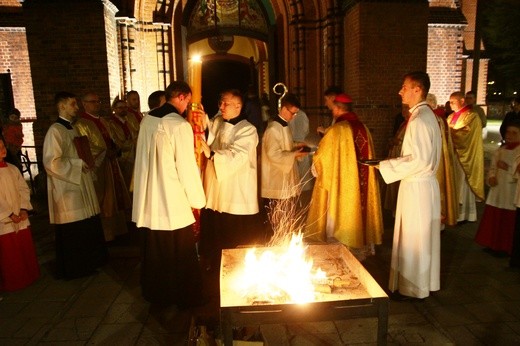Liturgia Wigilii Paschalnej w gliwickiej katedrze