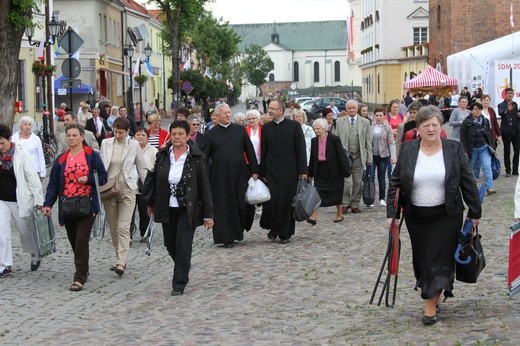 Pułtusk. Msza św. na rozpoczęcie nawiedzenia. Cz. 1