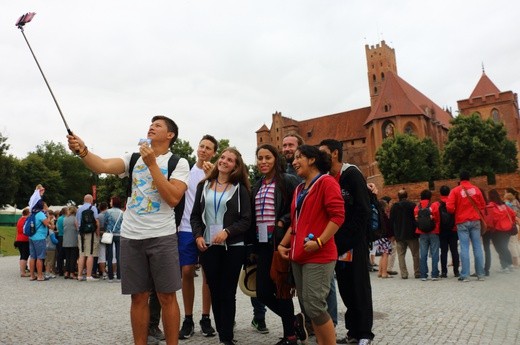 Uczestnicy ŚDM na oblężeniu Malborka