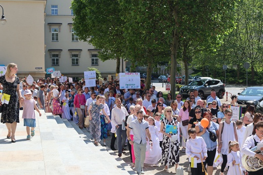 Pielgrzymka dzieci pierwszo- i wczesnokomunijnych do katedry