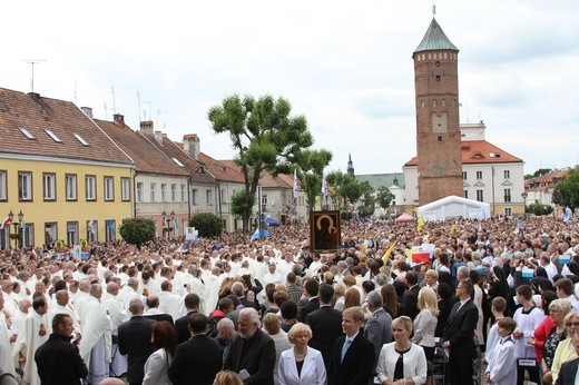 Pułtusk. Msza św. na rozpoczęcie nawiedzenia. Cz. 1