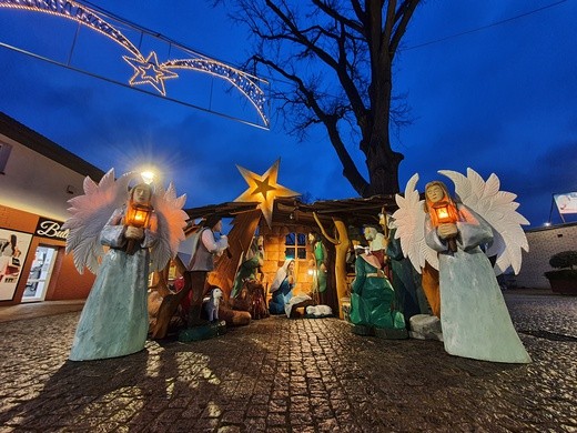 Plenerowa szopka bożonarodzeniowa w Kaletach