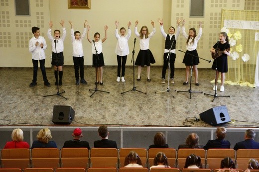 Gala konkursu "Pieśń niesiemy w darze"