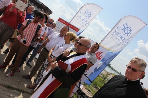 Tratwa "Wolność" na wodach Wisły