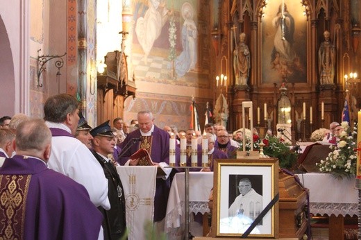 Pogrzeb ks. Adama Łacha - część I