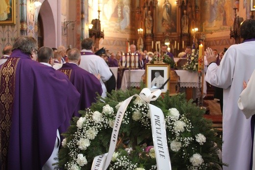 Pogrzeb ks. Adama Łacha - część I