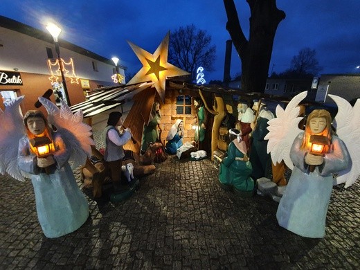 Plenerowa szopka bożonarodzeniowa w Kaletach